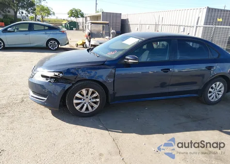 2013 Volkswagen Passat 2.5L S z USA, uszkodzony, nr VIN 1VWAP7A38DC052012